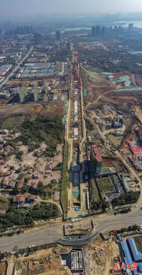 中法武漢生態(tài)示范城“法式”地下綜合管廊下月完工，水電氣、通信等管線全部入廊